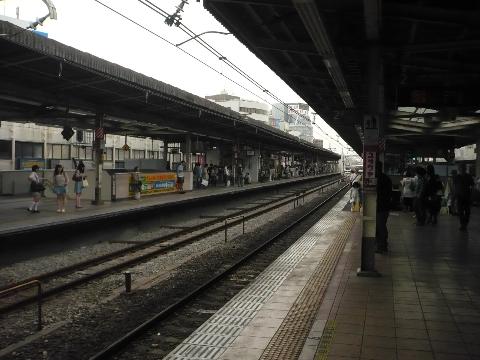 吉祥寺駅構内・・・北側が中央線、南側が総武線・東西線直通