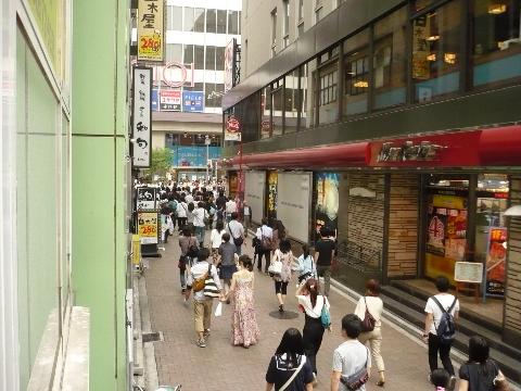 吉祥寺南口・・・正面は丸井（井の頭通り沿い）